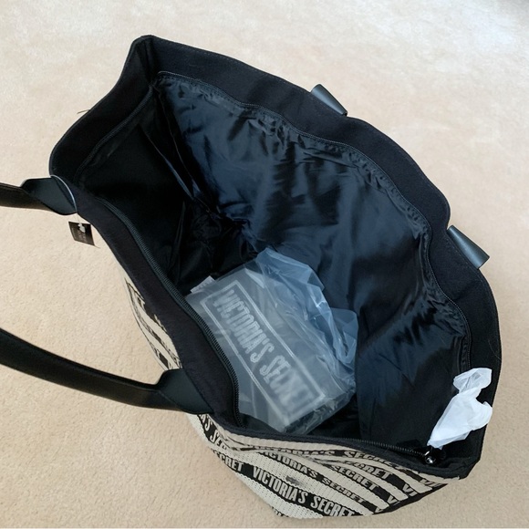 NWT Victoria’s Secret weekend tote - Picture 5 of 5